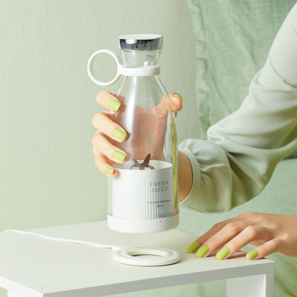 Portable Blender Household Mini Electric Juicer Rechargeable 350 ML Au+hentic Sport Spot